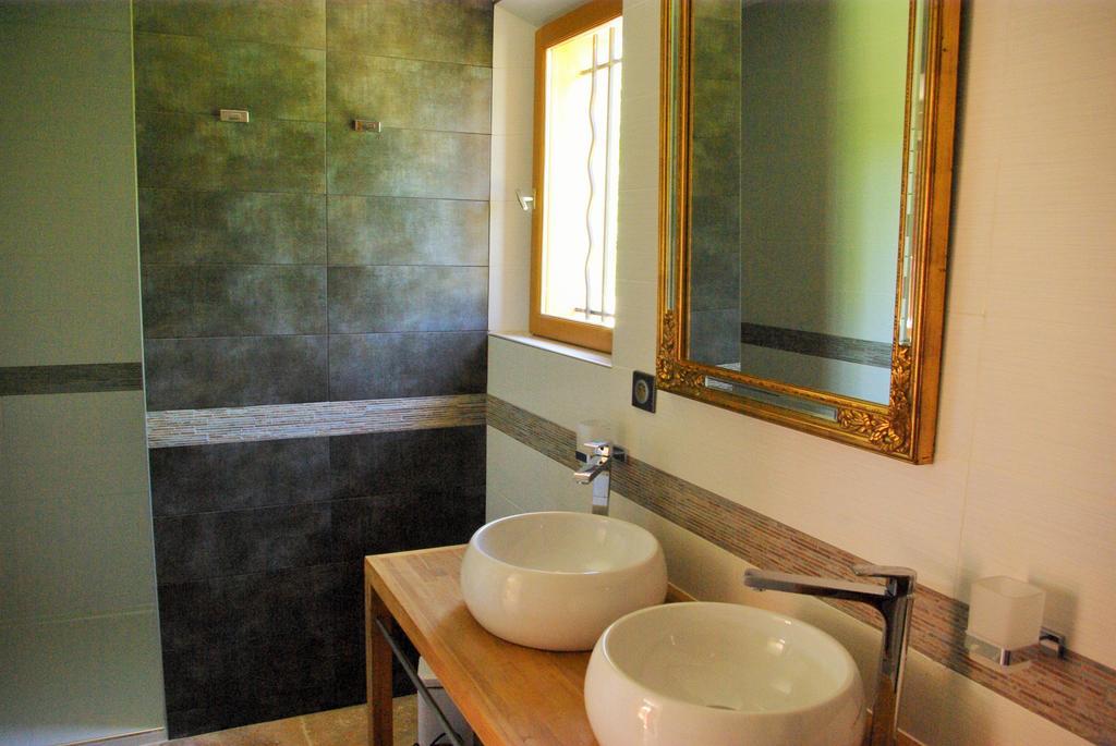 Domaine Les Cigales Bed & Breakfast Mouans-Sartoux Room photo