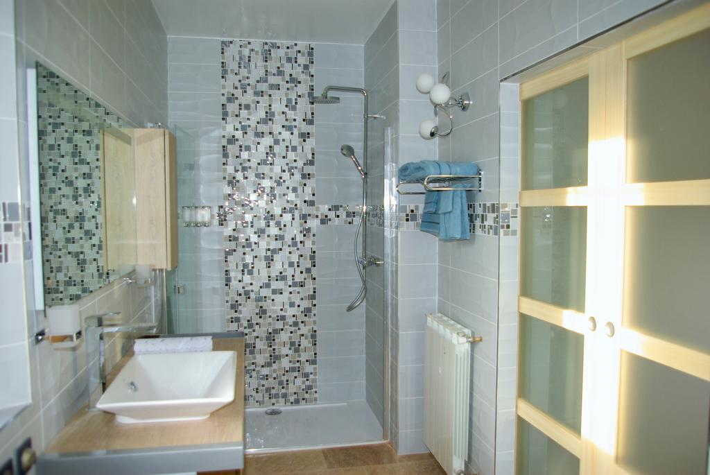 Domaine Les Cigales Bed & Breakfast Mouans-Sartoux Room photo